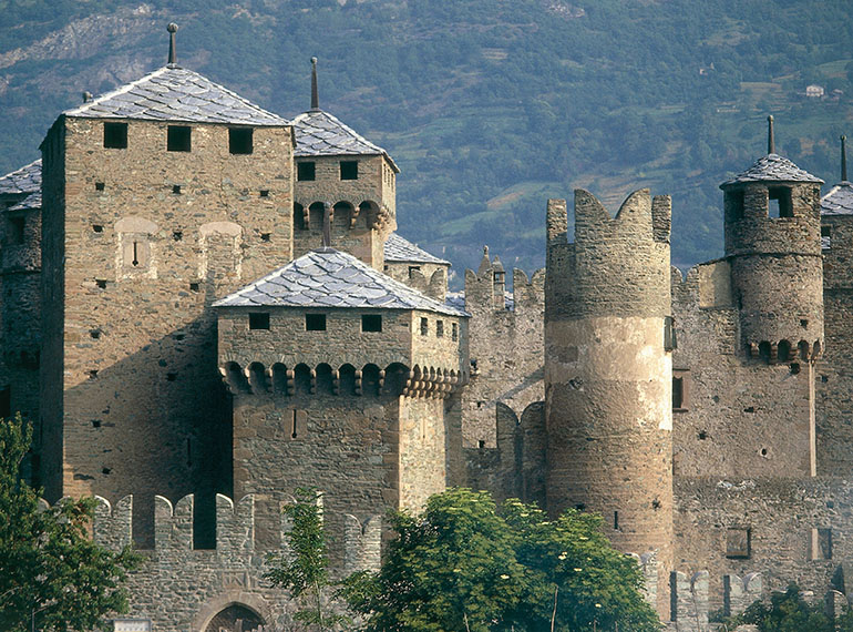 Il castello di Fénis (XIV-XV secolo) in Valle d’Aosta
